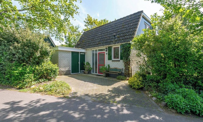 Sint Maartensvlotbrug House | Holiday Home near Dutch Beach with Pool