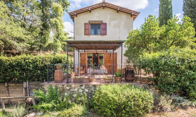 Simignano House | Holiday Home 'Ocabianca' with Private Terrace, Wi-Fi and Air Conditioning