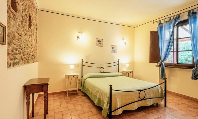 Montecarlo Other | Holiday Home 'Ortensia Verde' with Shared Pool, Wi-Fi and Air Conditioning