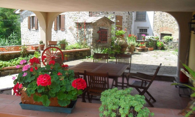 Marliana House | Holiday home overlooking the Tuscan hills