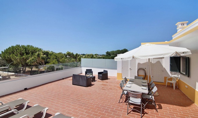 Luz de Tavira House | Holiday Home 'Quinta Alegre Tavira T3' with Shared Pool, Wi-Fi and Air Conditioning