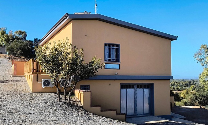 Villacidro House | Holiday Home 'Rifugio Gutturu E Forru' with Mountain View, Wi-Fi and Air Conditioning