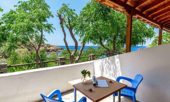 Batsi House | Holiday Home 'Seaview Mastrozane Studio 10 Andros' with Sea View, Wi-Fi and Air Conditioning