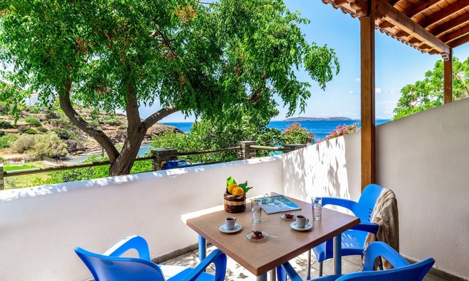 Batsi House | Holiday Home 'Seaview Mastrozanne Studio 8 Andros' with Sea View, Wi-Fi and Air Conditioning