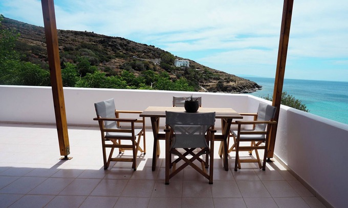Batsi House | Holiday Home 'Seaview Mastrozanne Studio 5 Andros' with Sea View, Wi-Fi and Air Conditioning
