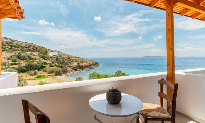 Batsi House | Holiday Home 'Seaview Mastrozanne Studio 2 Andros' with Sea View, Wi-Fi and Air Conditioning