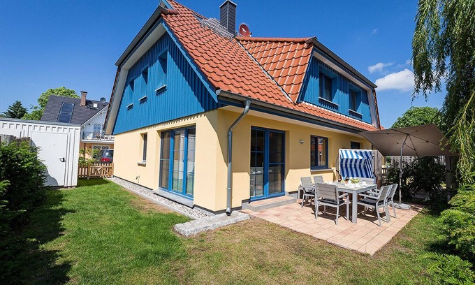 Zingst House | Holiday Home 'Seemannsgarn' with Garden, Shared Sauna & Wi-Fi