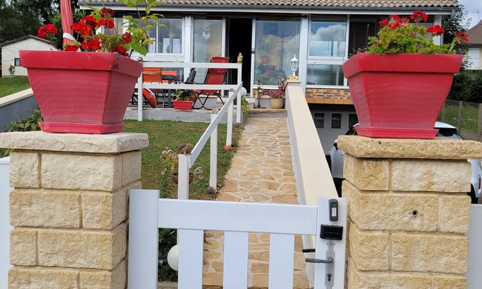 Seilhac House | Holiday Home 'Séjours Chambres D'hôtes Corrèze' with Shared Terrace, Shared Garden and Wi-Fi