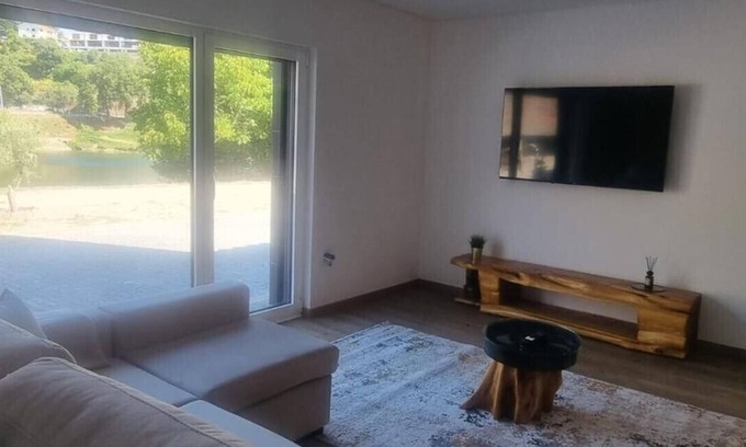 Rio Caldo House | Holiday Home 'Serração T1' with Lake View, Wi-Fi and Air Conditioning