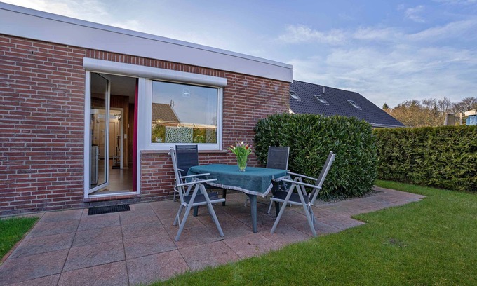 Hage House | Holiday Home 'Sonneninsel' with Private Terrace, Private Garden and Wi-Fi