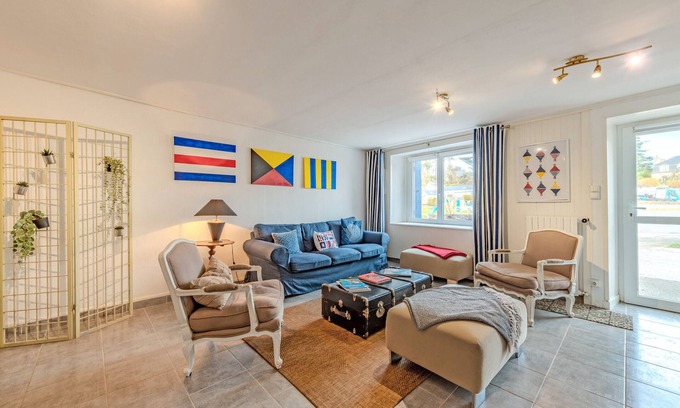 Ploudalmezeau House | Holiday Home 'Ty Abéric' with Private Terrace and Wi-Fi