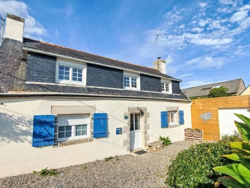 Ploneour-Lanvern House | Holiday Home Ty Bihan by Interhome