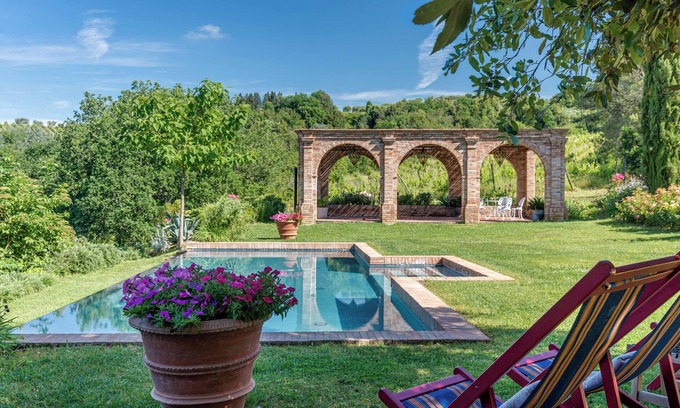 Castelfiorentino House | Holiday Home 'Villa Dei Fiori' with Private Pool, Private Garden and Wi-Fi