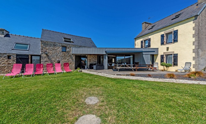 Kerlouet House | Holiday Home 'Villa Léonie - Indoor Pool' with Terrace, Garden and Wi-Fi