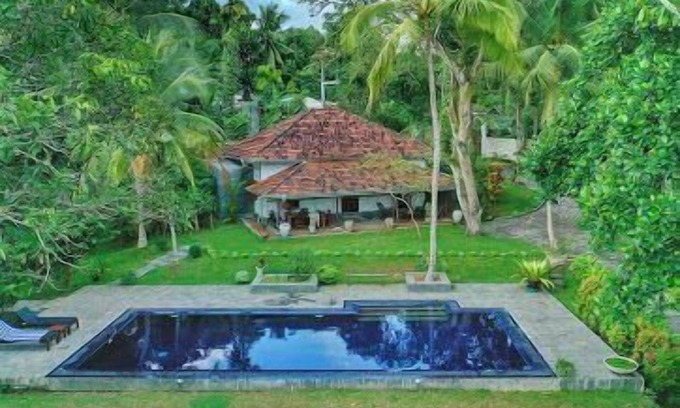 Ambalangoda House | Holiday home "Villa Godahena" with infinity pool