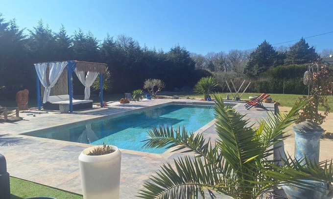 Laille House | Holiday Home 'Villa Pool Jacuzzi and Pétanque' with Pool, near La table du 6