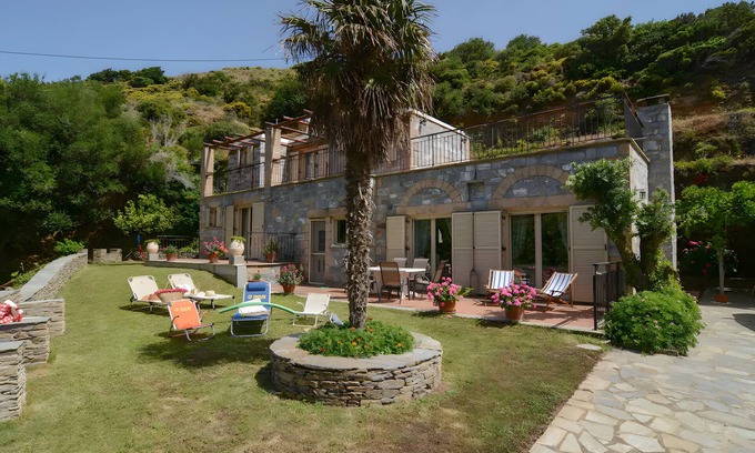 Andros House | Holiday Home 'Vitali River House Andros' with Mountain View, Wi-Fi and Air Conditioning