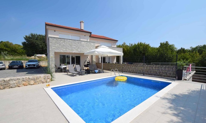 Barusici House | Holiday home with a pool and three bedrooms
