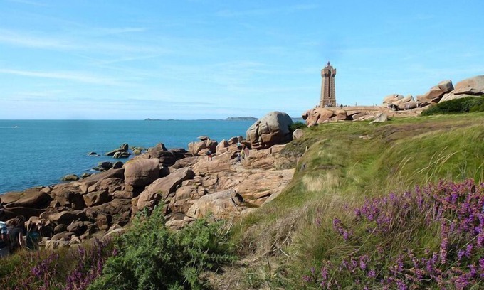 Trelevern House | Holiday home with beautiful terrace area