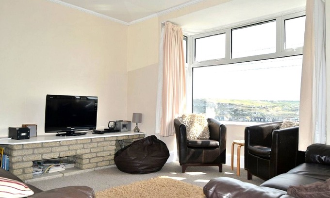 Perranporth House | Holiday home with panoramic views & a short walk to the beach