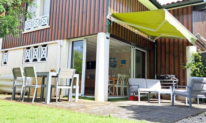 Biscarrosse Villa | Holiday home with JACUZZI near the Lake