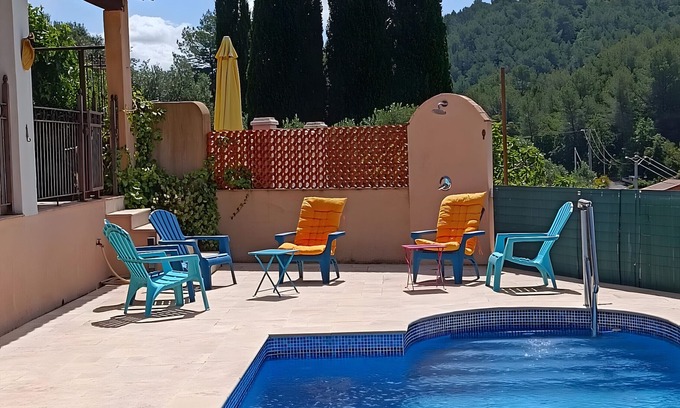 Callas House | Holiday Home with Pool, Mountain View, Wi-Fi and Air Conditioning