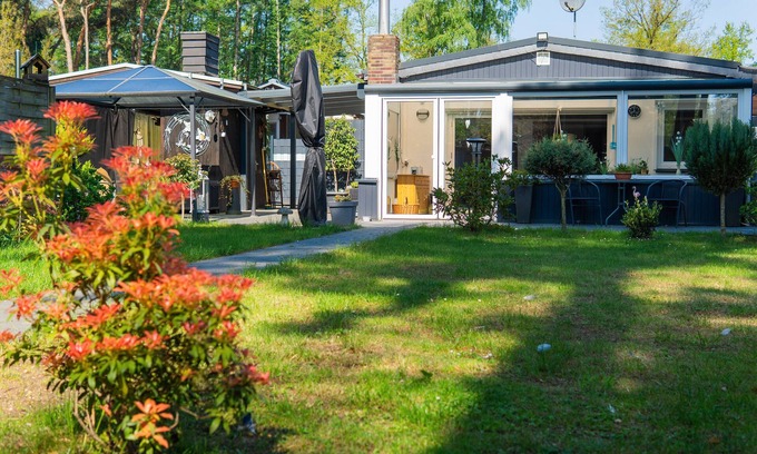 Wegberg House | Holiday Home Zissi with Private Outdoor Sauna, Garden, and WiFi