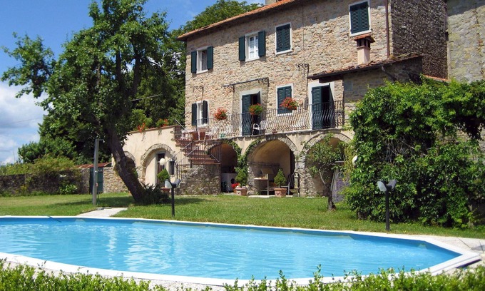 Guzzano-pieve di Controne House | Holiday house Bagni di Lucca for 1 - 14 persons with 6 bedrooms - Holiday home