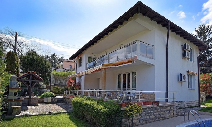 Balchik House | Holiday house Balchik for 1 - 11 persons with 6 bedrooms - Holiday home