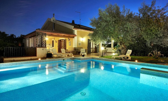 Marina di Ragusa House | Holiday house Marina di Ragusa for 1 - 12 persons with 4 bedrooms - Holiday home