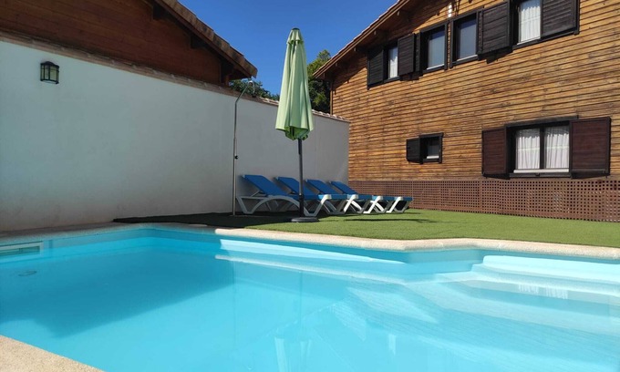 Cobisa House | Holiday house 'La Dehesa Y Dehesa2 De Toledo' with Mountain View, Wi-Fi and Air Conditioning