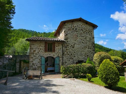 Lisciano Niccone House | Holiday house overlooking lake near Tuscany
