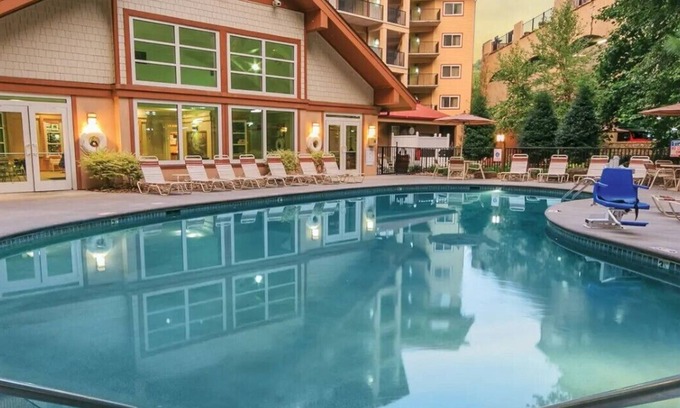 Gatlinburg Resort | Holiday Inn Club Vacations Smoky Mountain Resort-3 BD/3bath, heart of Gatlinburg