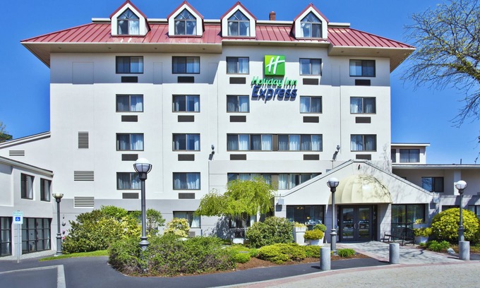 Piety Corner Hotel | Holiday Inn Express Boston - Waltham by IHG