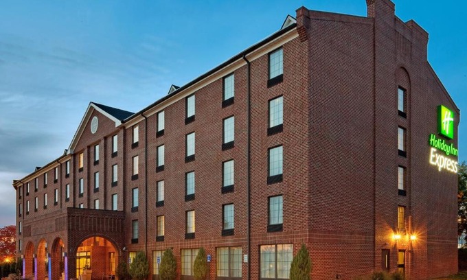Harrisburg Hotel | Holiday Inn Express Harrisburg East by IHG