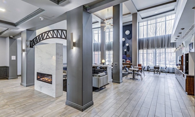 Columbus Hotel | Holiday Inn Express Hotel & Suites Columbus Univ Area - Osu by IHG