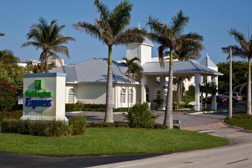 Juno Beach Hotel | Holiday Inn Express- North Palm Beach and IHG Hotel