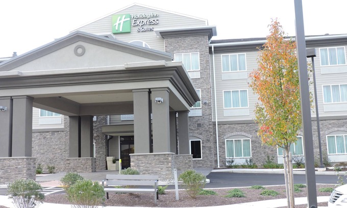 Montgomery Hotel | Holiday Inn Express & Suites Montgomery by IHG