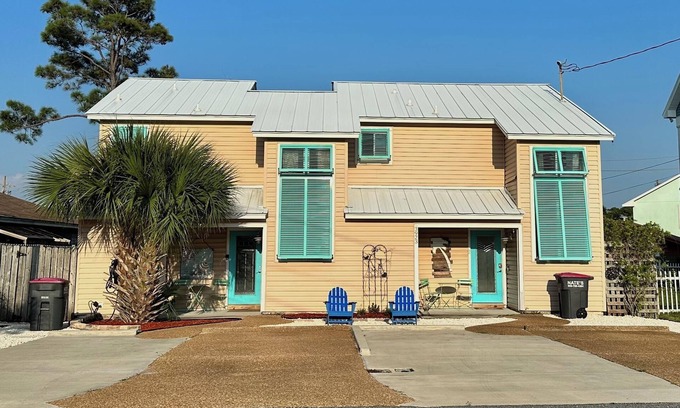 Crescent Beach House | Holiday Oasis -5 minutes to Beach and boat ramp; pets welcome