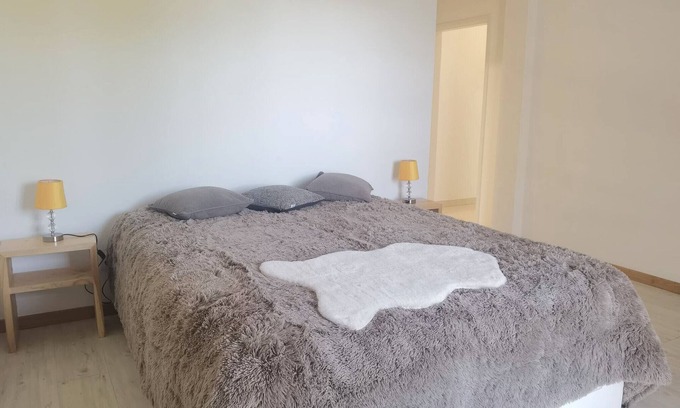 Santo da Serra House | Holiday Home 'Honey Factory' with Mountain View, Wi-Fi and Air Conditioning
