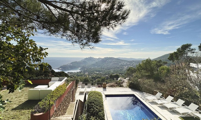 Begur House | Holiday rental villa with swimming pool in Begur, Aiguablava
