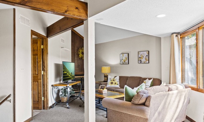 Osage Beach Villa | Holiday Shores 09 - Beautiful Villa with Resort Amenities!