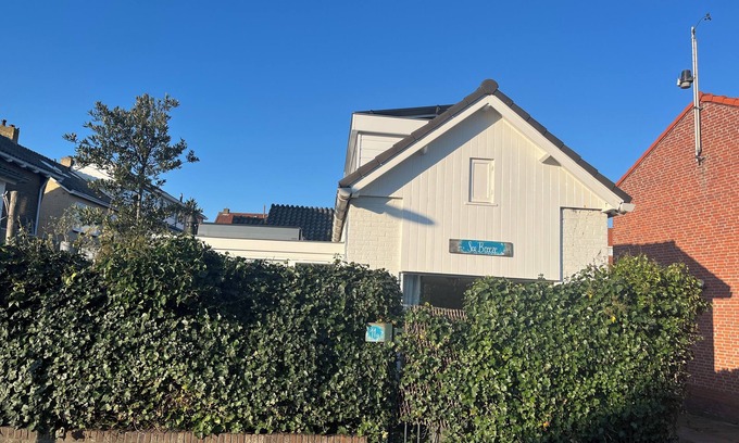 Noordwijk House | Holiday summer style house, family or couple. With privacy/little garden/sea