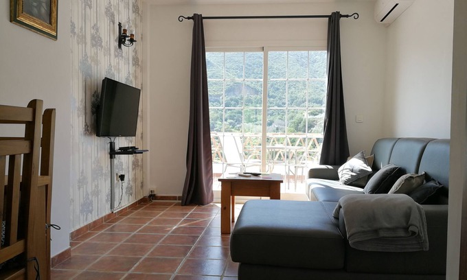 Ojen Apartment | Holiday Triple Apartment