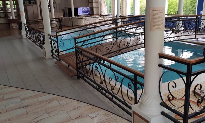 Villers-Outreaux House | Holiday villa 700 m2 heated swimming pool Tennis court