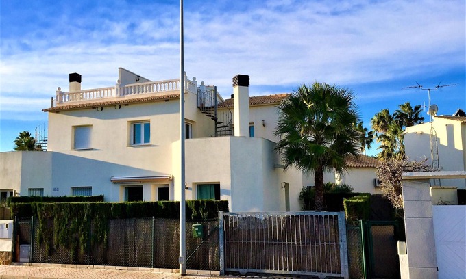 Molinell Villa | Holiday villa in Oliva Nova 100m to the beach, Roof terrace and free WiFi 200MB