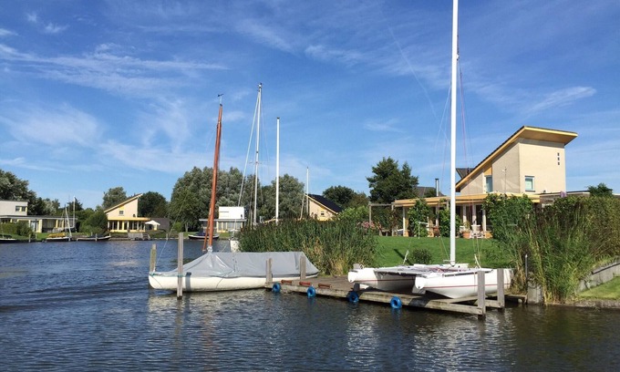 Koudum Villa | Holiday villa on the water of the Frisian Lakes