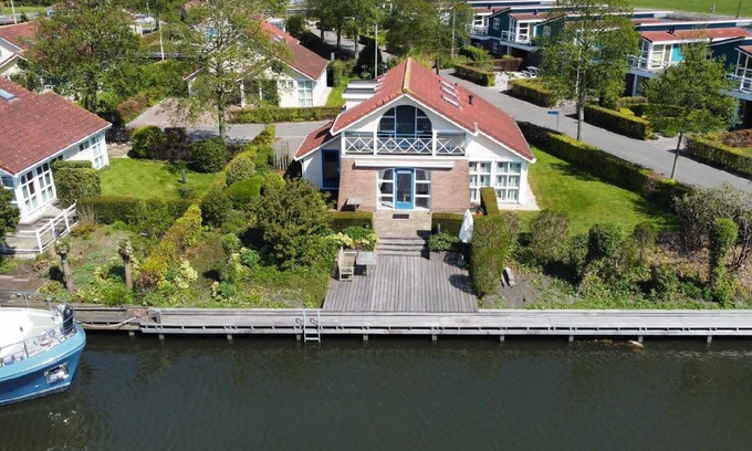 Workum House | Holiday villa Sudersee directly on the water