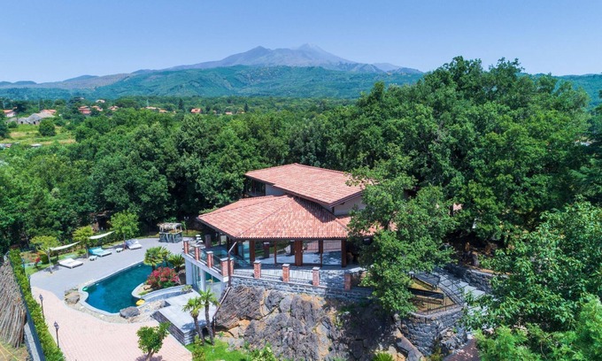 Trecastagni House | Holiday villa with private pool