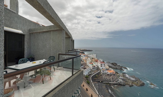 Puerto de Santiago Apartment | Holidays 'Al Mar Los Gigantes' with Private Terrace, Balcony and Wi-Fi